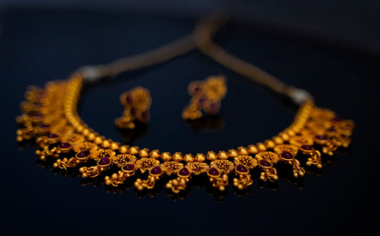 Gold or Silver: Unpacking Today's Hottest Jewelry Trend